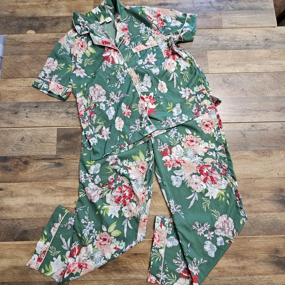 cupcakes & cashmere Other - Cupcakes & Cashmere Green Floral Pajama Set Button Top & Elastic Pants Medium PJ